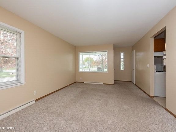 02_1102FlambeauStreet_10001_LivingRoom_L