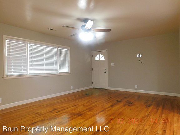 5th image of 3814 Woodlake Dr NE