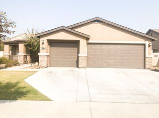 1750 Santa Cruz Dr, Tulare, CA 93274