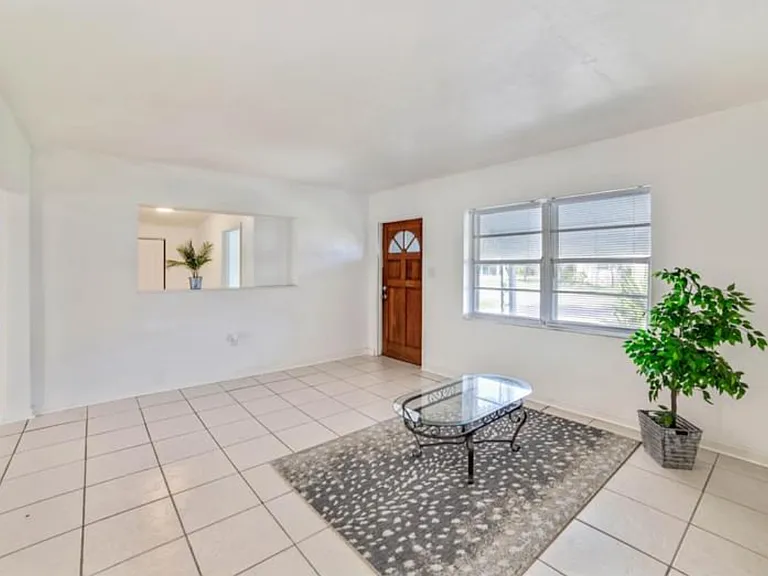 7313 Royal Palm Dr — Photo 6