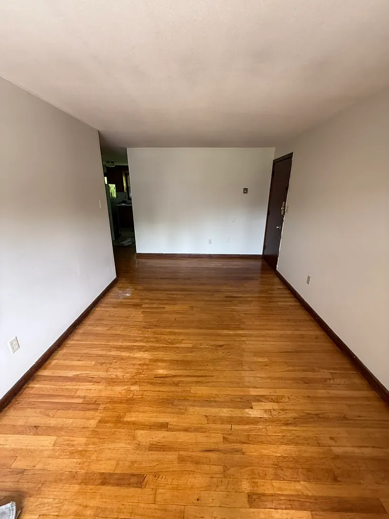 372 Park St — Photo 3