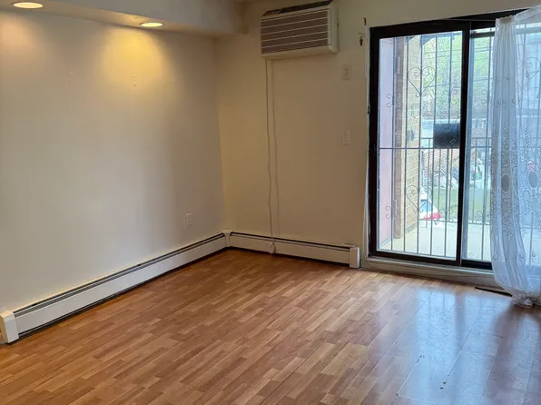 143 Bay 20th Street image 8 of 11