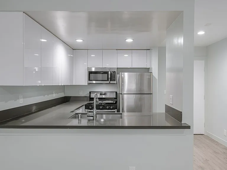 1535 N Kenmore Ave — Photo 11