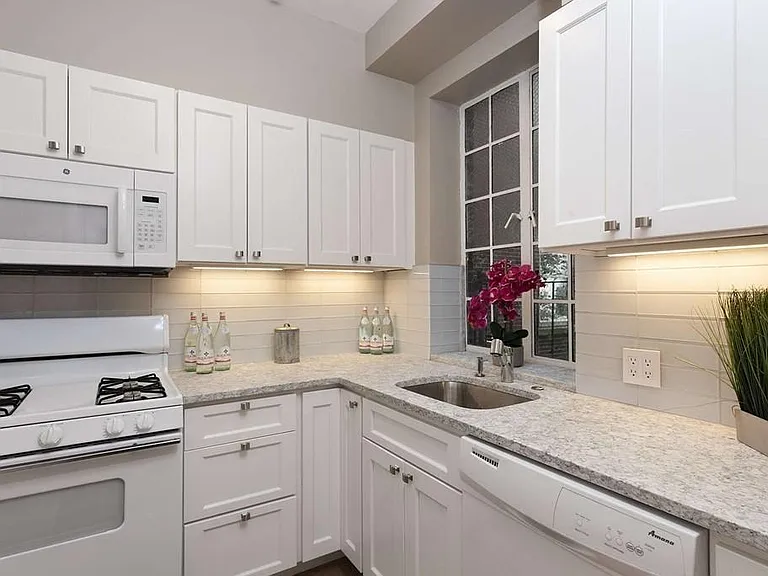 205 Mount Auburn St #2C — Photo 8