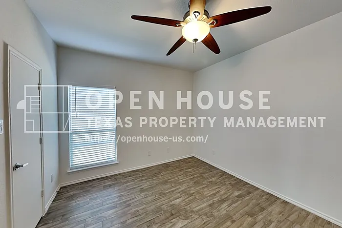 828 Pebblecreek Dr — Photo 16