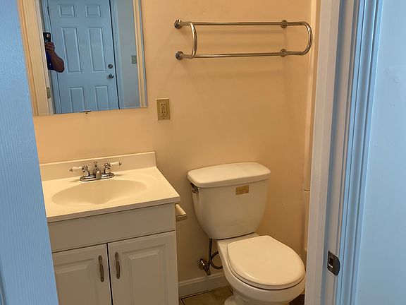4th image of 91 Weir St APT 1L