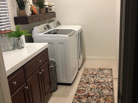 4th image of 1374 W Darien Way