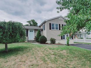 9 Bonan Dr, Riverside, CT 06878