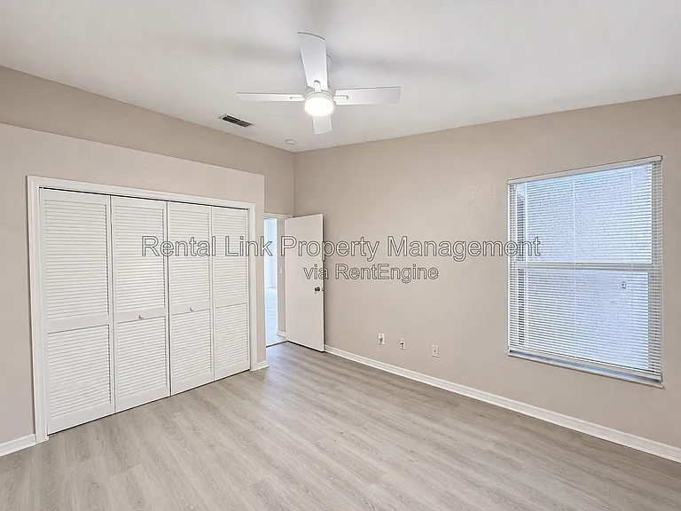 320 SW 3rd Pl #4 — Photo 18