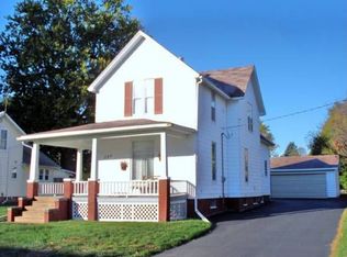 542 Maple Ave, Galesburg, IL 61401