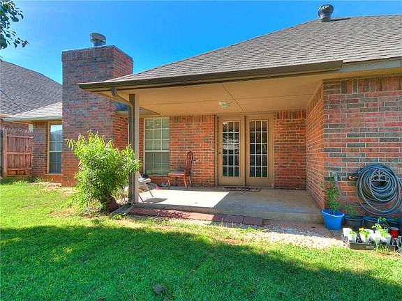 4th image of 621 E Elder Ln