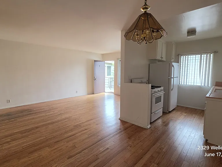 2329 Wellesley Ave #9 — Photo 14
