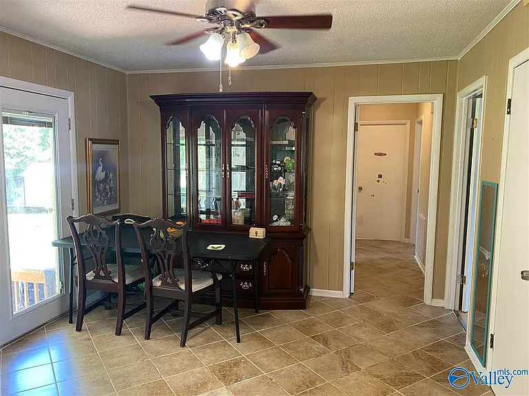512 Clift Dr — Photo 8