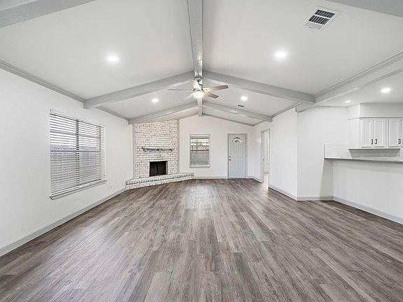 5th image of 1716 Huge Oaks St