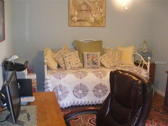 5th image of 605 Hamlet Ct