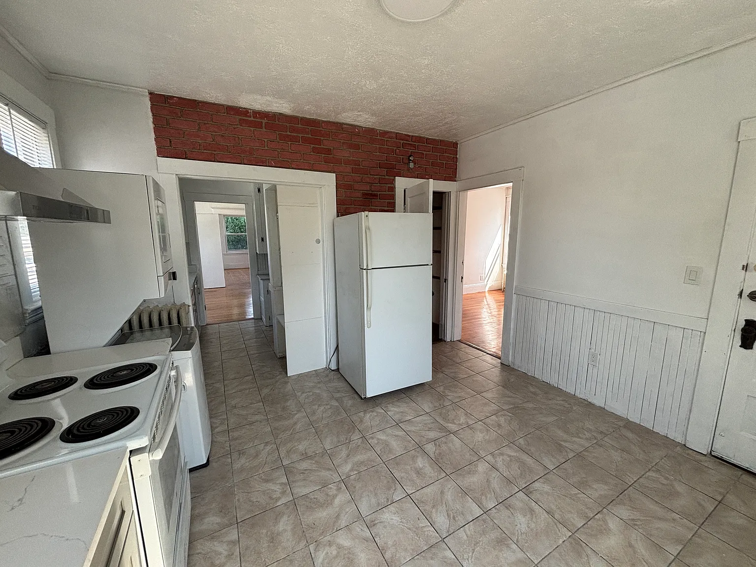 2 bed, 1300 sqft, $2,550 — Photo 4