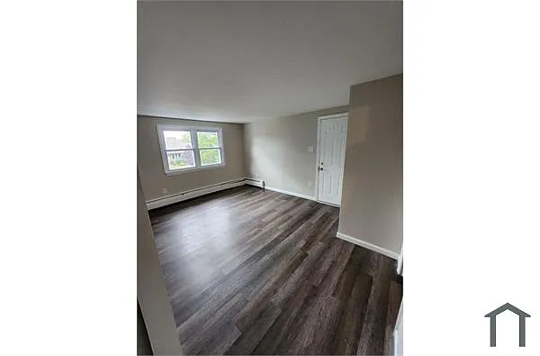 Building Photo - 229 Maple Ave #D
