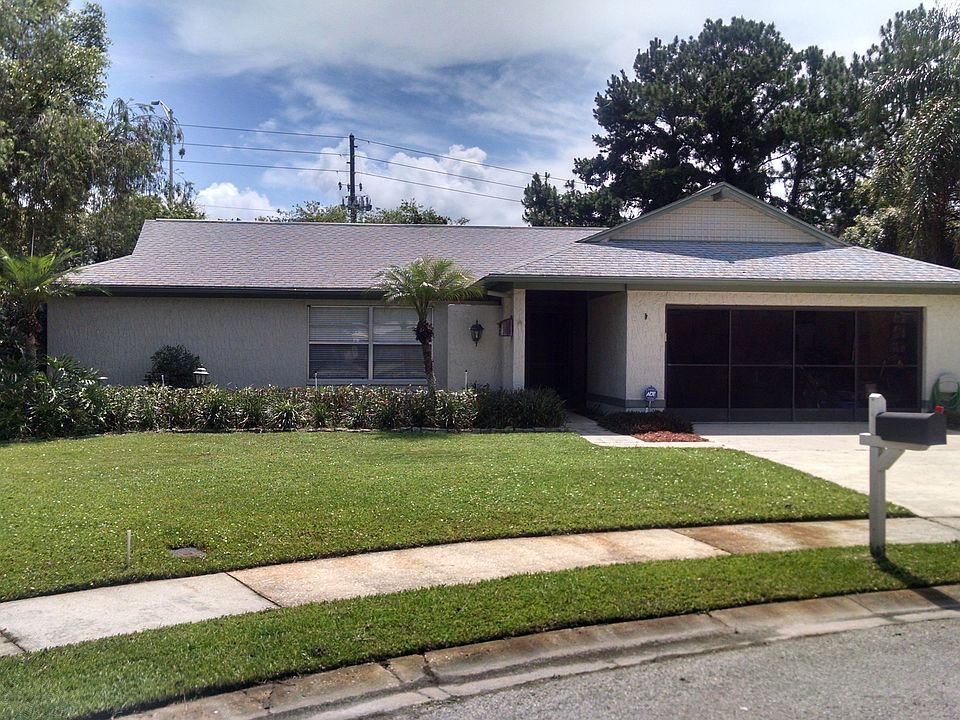 Cul-de-sac view of home