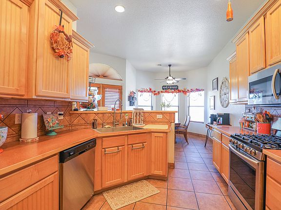 4th image of 3813 Driftwood Ave