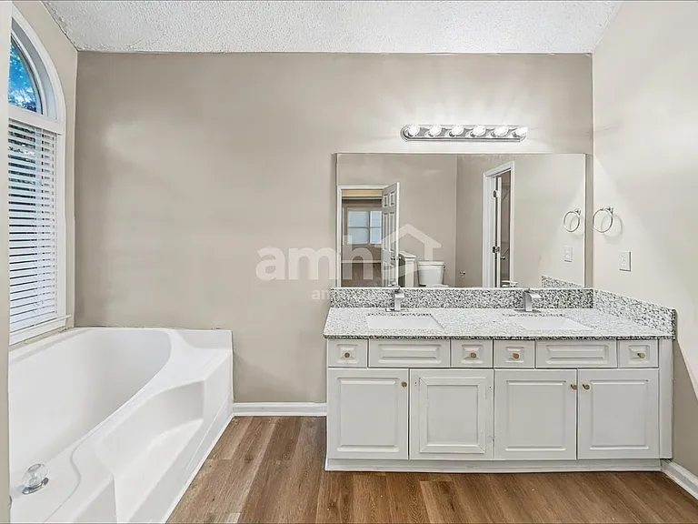 48 Cambridge Ct — Photo 12