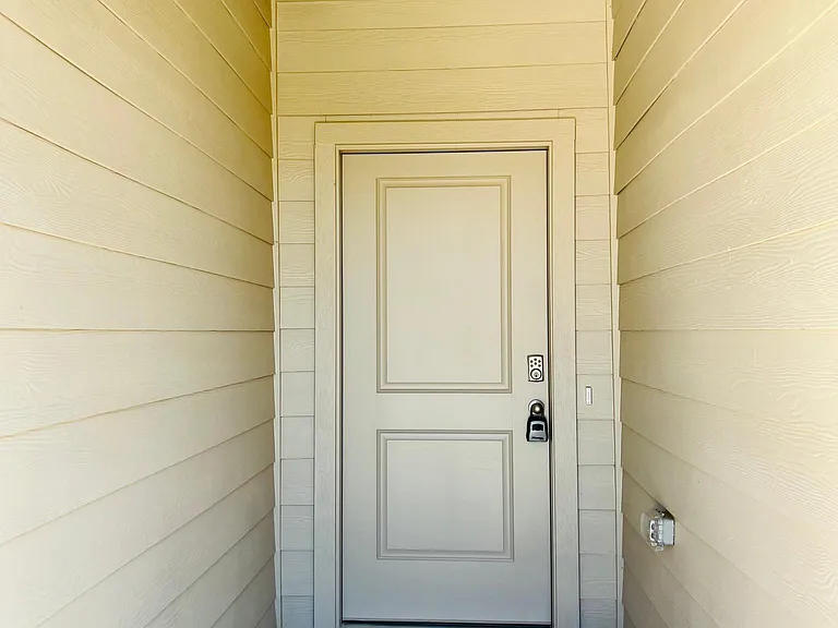 412 Alva St — Photo 5