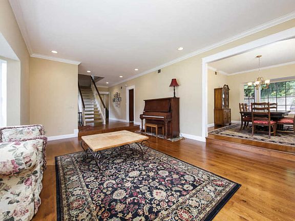 4th image of 30329 Eaglebrook Dr