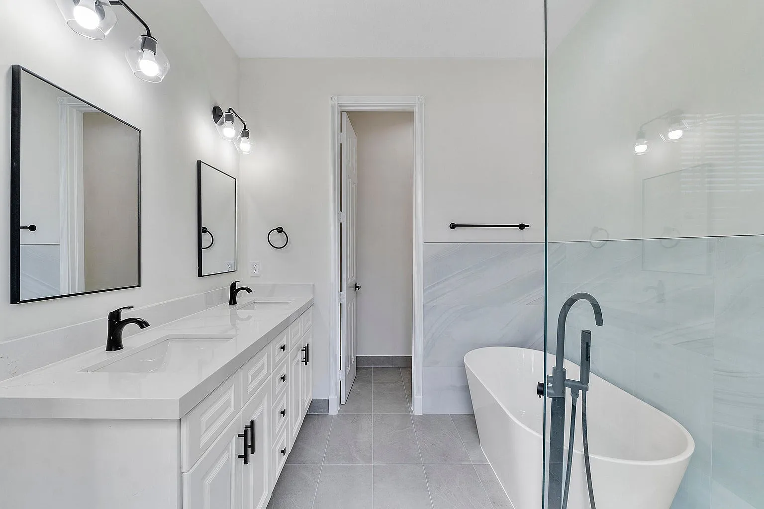 3 bed, 2136 sqft, $4,350 — Photo 3
