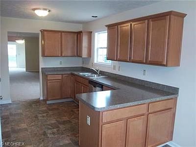 5th image of 16933 Quinebaug Ct