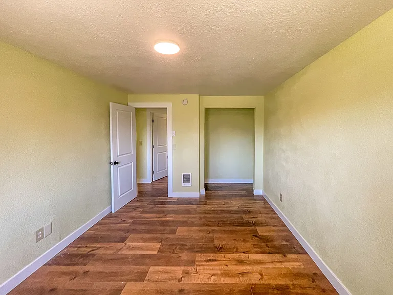 2328 SW Glacier Ave — Photo 15