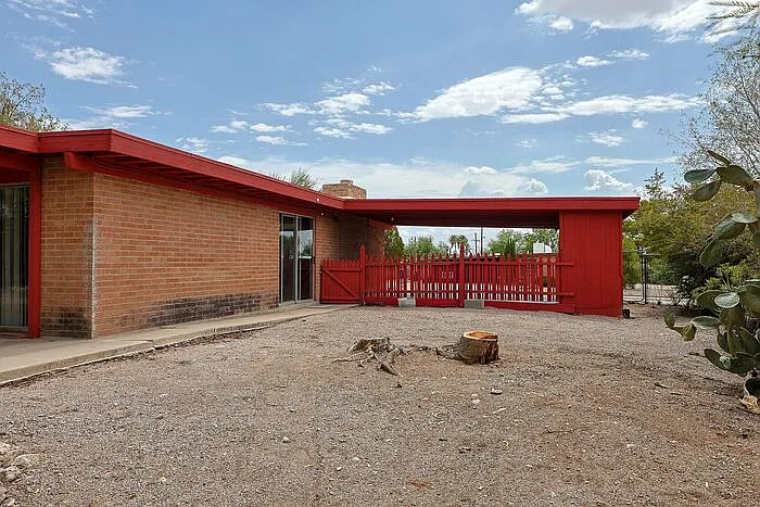 618 N Medford Dr — Photo 26