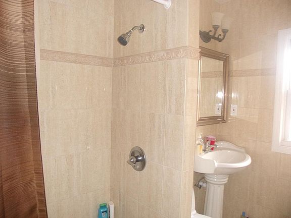 5th image of 50-11 194th St