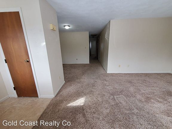 3rd image of 218 N Main St APT B
