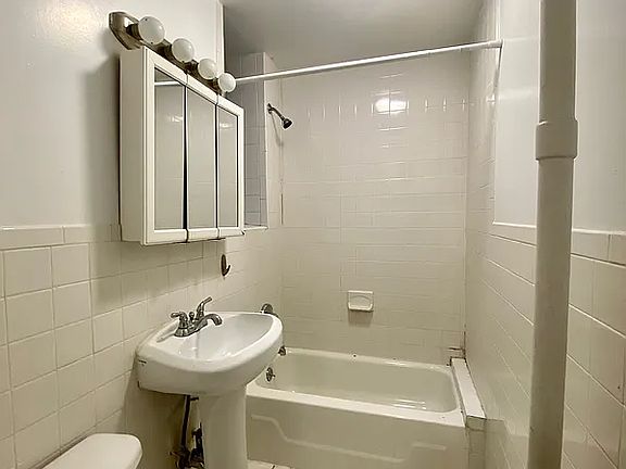 5th image of 217 E 27th St APT 7