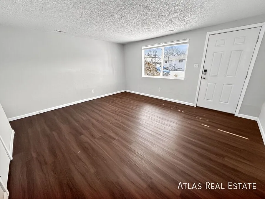 Ground Floor Home is Available Now! Apply Today and Enjoy 4-Weeks Rent Free with Signed Lease! — Photo 3