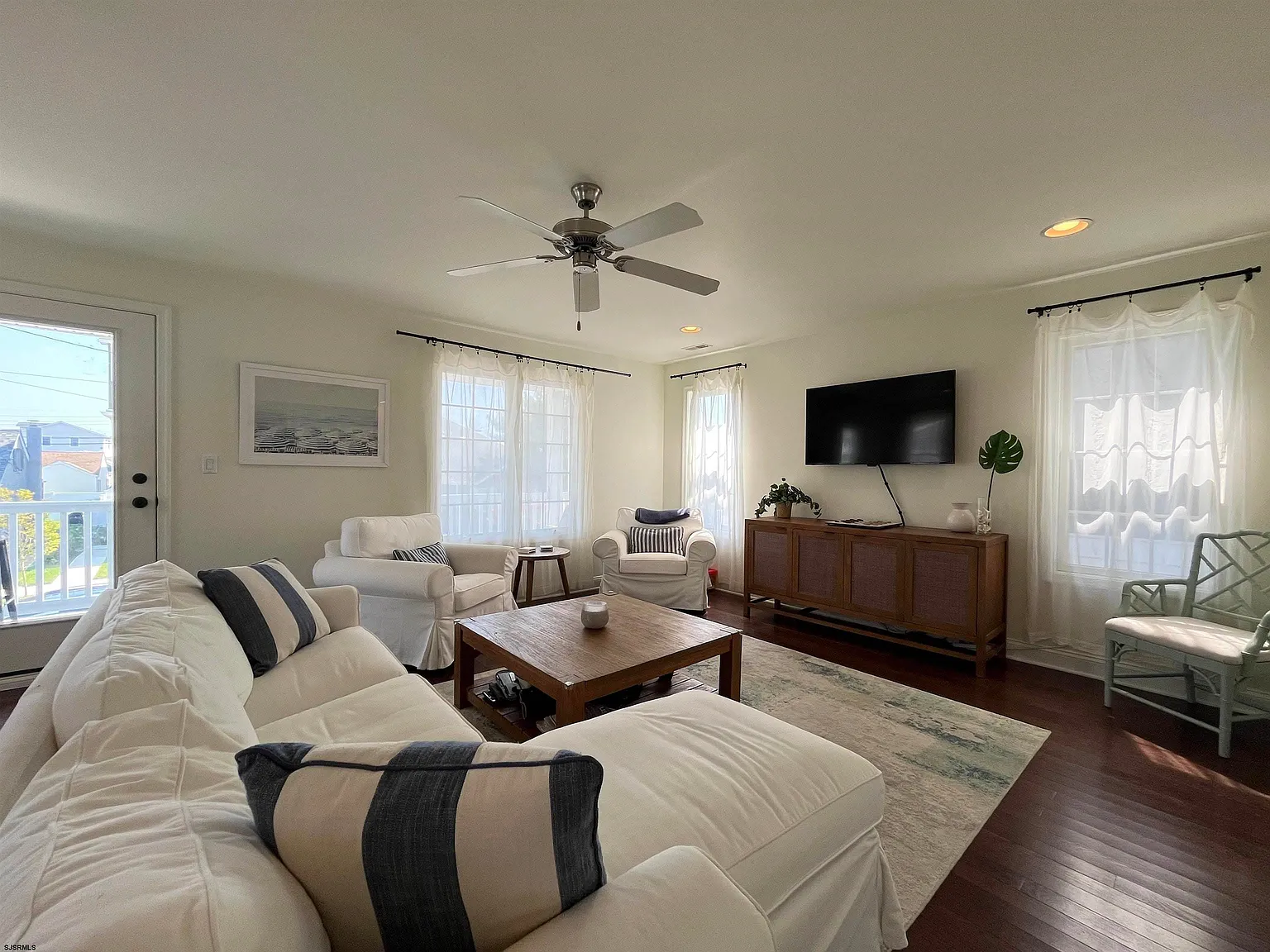4 bed, 2.5 bath, $3,900 — Photo 3