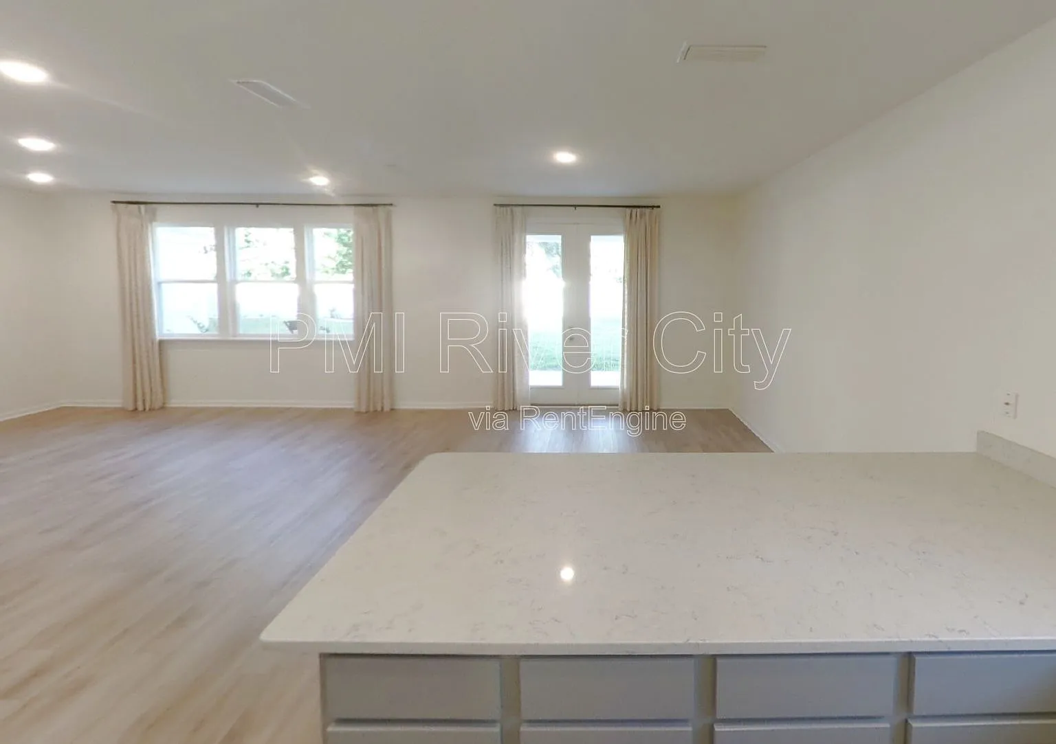 4 bed, 3.0 bath, 2387 sqft, $2,900 — Photo 4