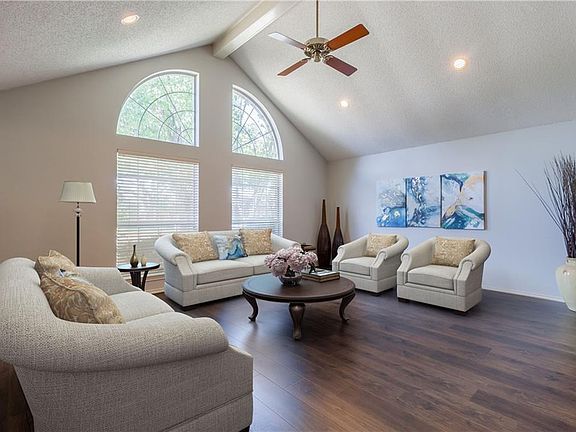 2nd image of 705 Greenway Dr