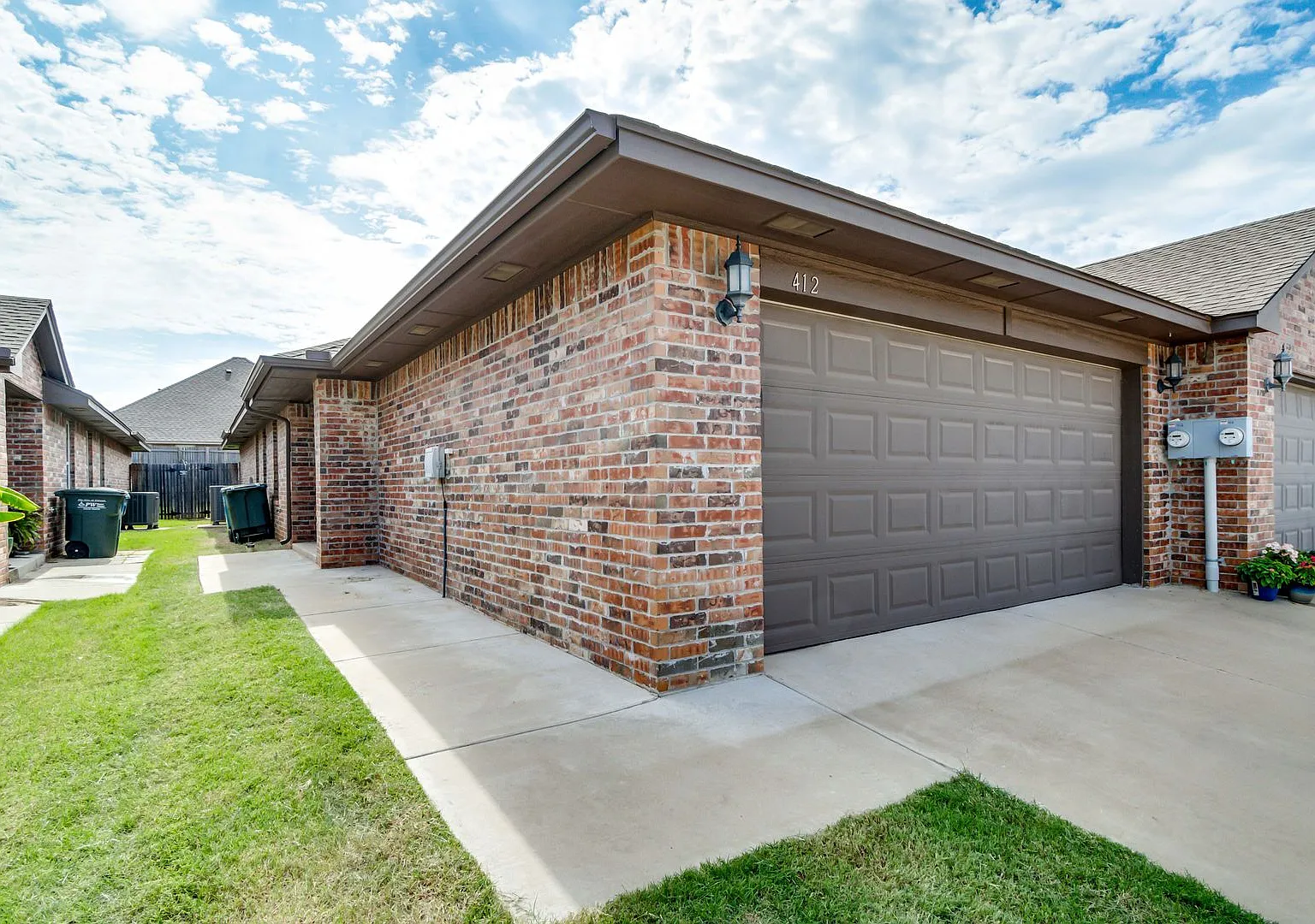 3 Bedroom 2 Bath 2 Car Garage - Edmond Schools — Photo 2