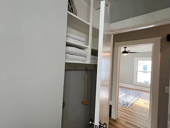 4th image of 863 11th St NE Unit 1/2