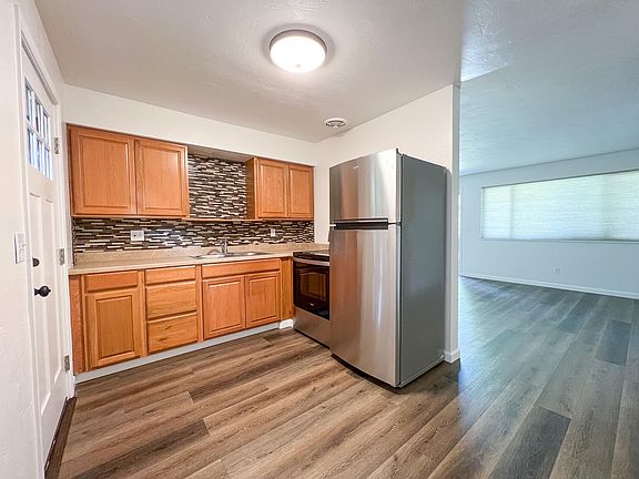 3rd image of 800 Pracht St APT 2