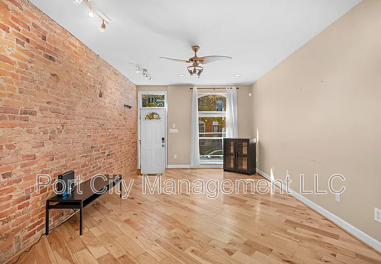 341 S Macon St — Photo 4