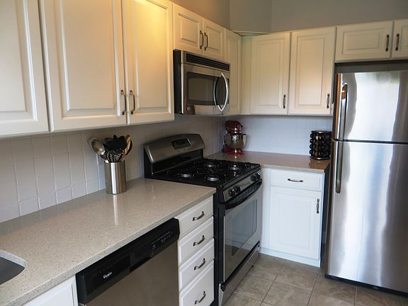 3rd image of 109 N Broadway APT H2