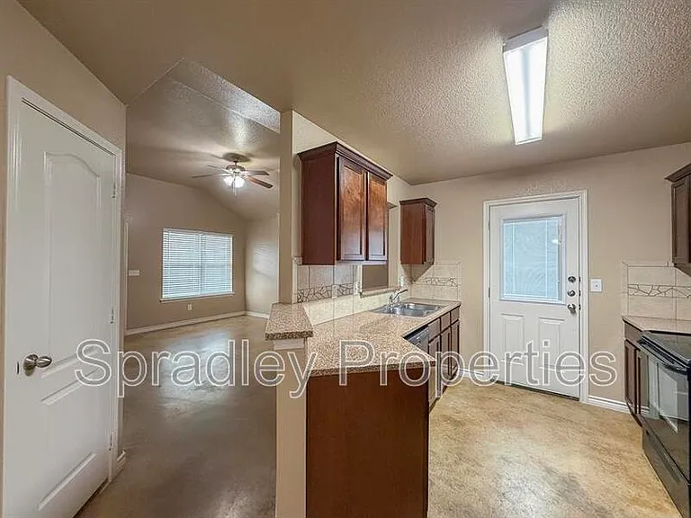 763A E Ridge Blvd — Photo 3