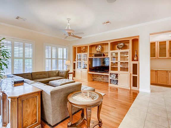 Great Rm Built -ins