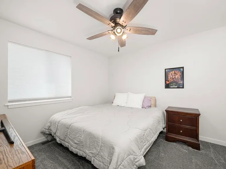 1212 W Cora Ave — Photo 4