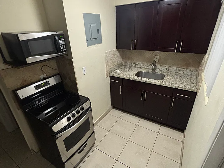 6221 SW 32nd St #3 — Photo 10