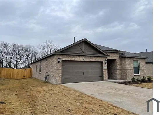 4 bed, 1801 sqft, $2,400 — Photo 2