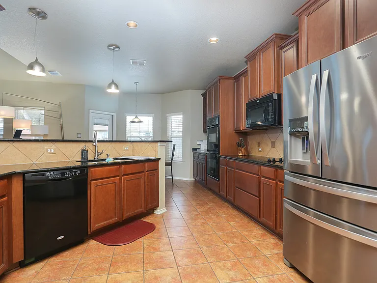 14423 Devout — Photo 7