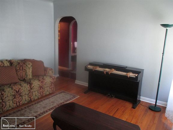 4th image of 28151 Pinehurst St