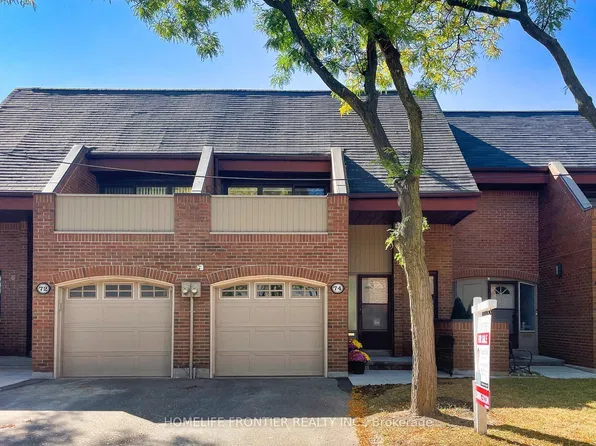 74 Flaming Roseway, Toronto, ON M2N 5W8